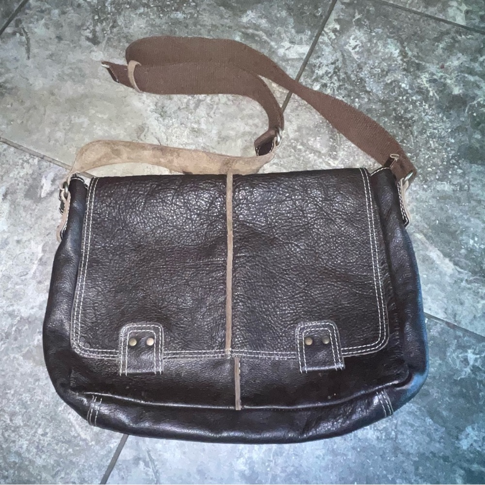 Wilson’s Brown Pebbled Leather Messenger Laptop Bag